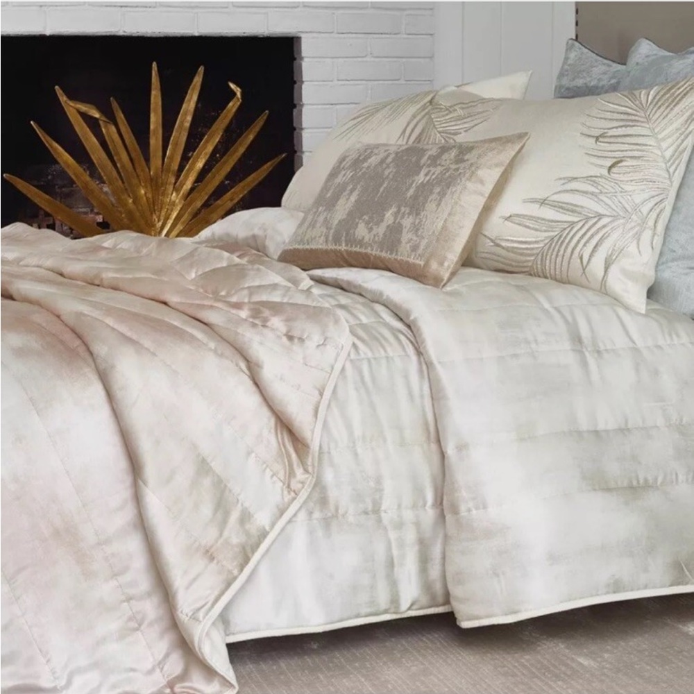 NWT Michael Aram Watercolor Textured Silk Quilt/Coverlet Full/Queen - Blush